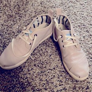 Tom’s boot sneakers